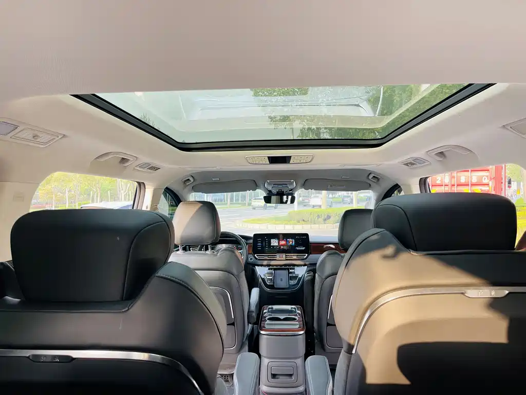 Hongqi HQ9 2023 2.0T Zhilian Flagship Edition купить на сайте DeffCars