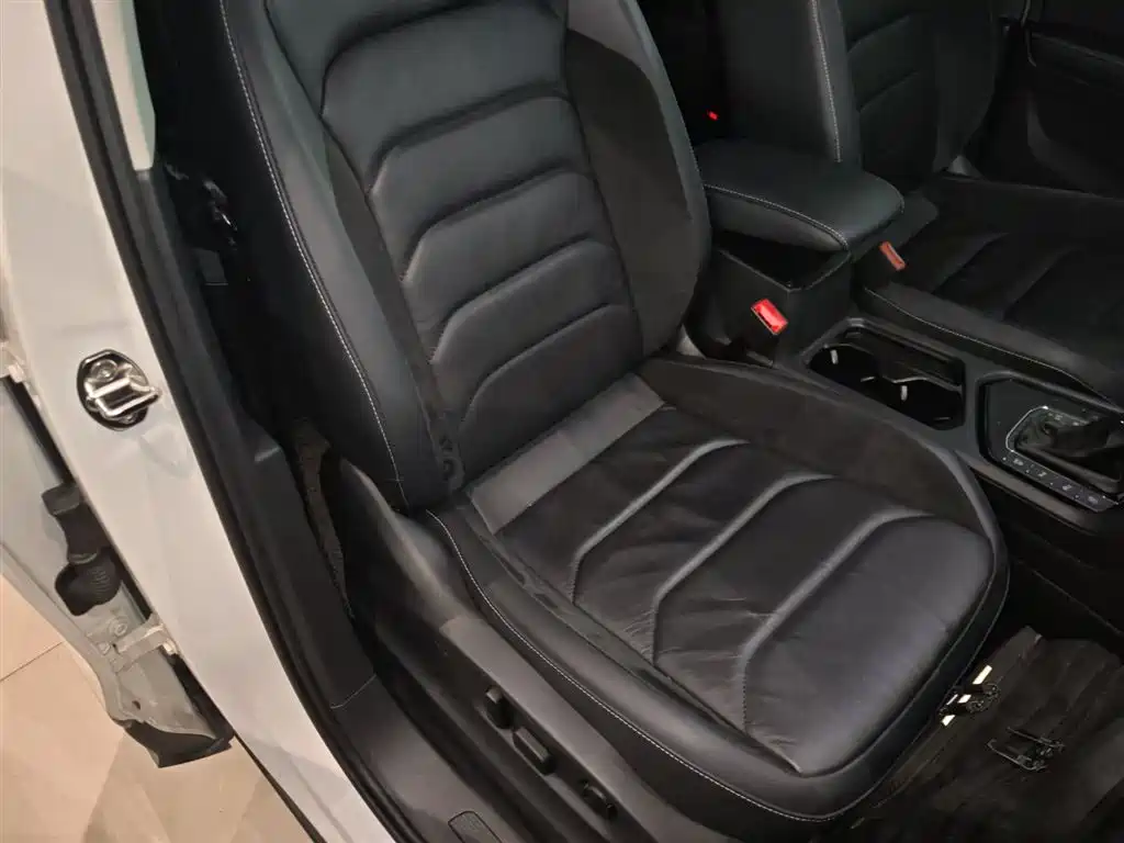 Tiguan L 2018 330TSI automatic two-wheel drive comfort version купить на сайте DeffCars