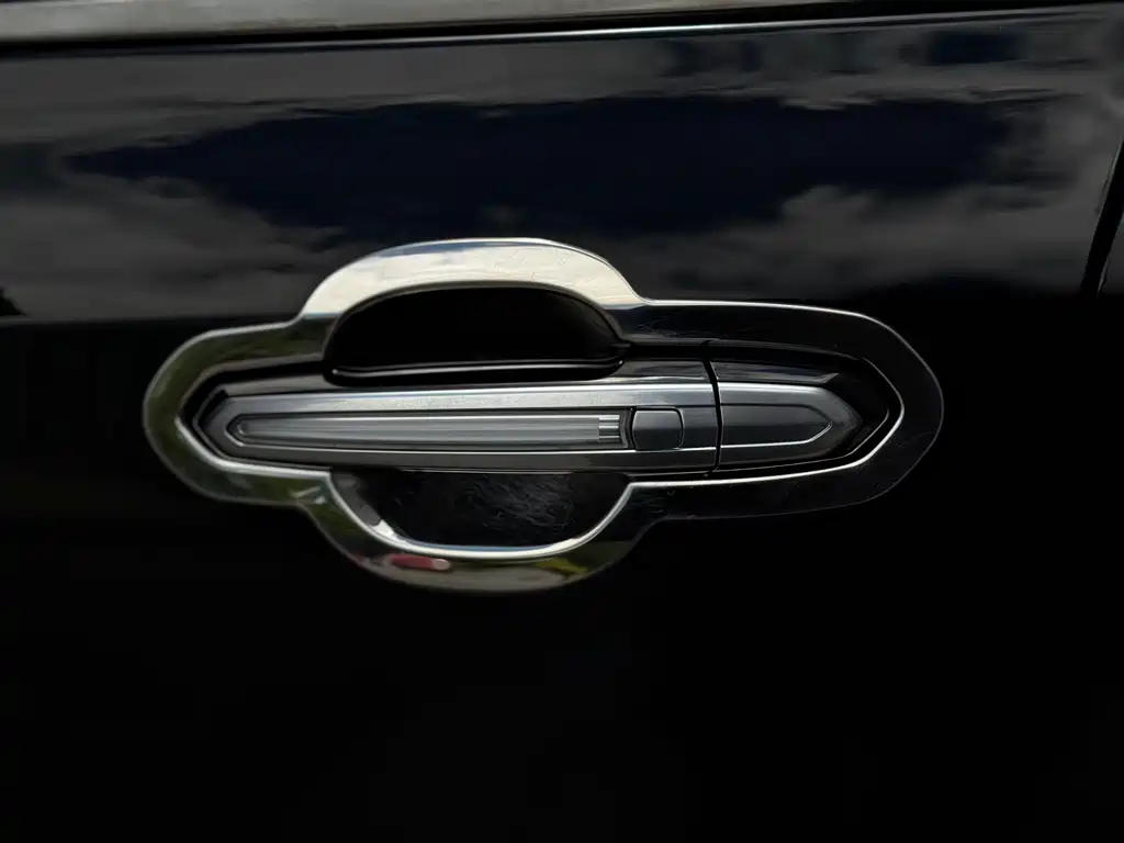 Cadillac XT4 2018 28T two-wheel drive leading model купить на сайте DeffCars