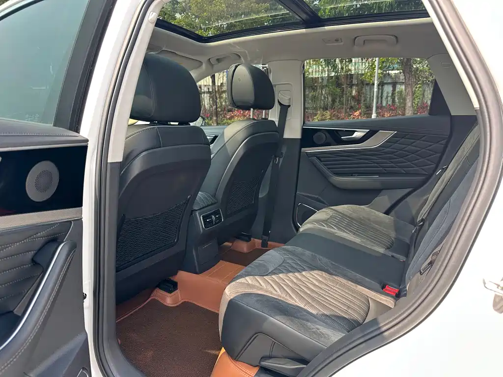 Hongqi HS5 2022 2.0T Zhilian Flagship Edition купить на сайте DeffCars
