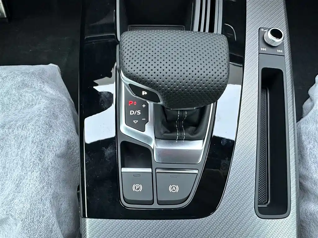 Audi Q5L 2024 40 TFSI luxury and dynamic model купить на сайте DeffCars