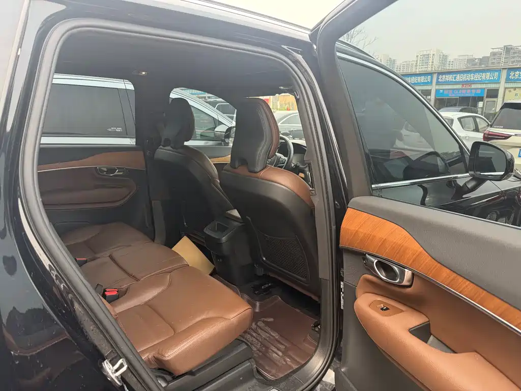 Volvo XC90 2022 B5 Smart Deluxe Edition 5-seater купить на сайте DeffCars