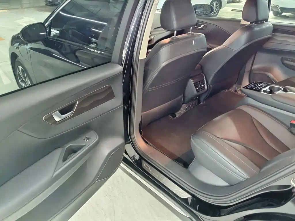 Hongqi E-QM5 2021 Charging Flagship Edition купить на сайте DeffCars