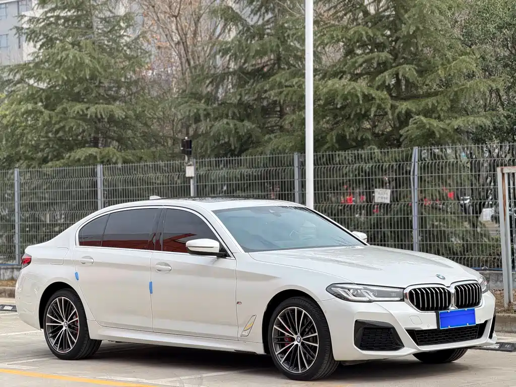 BMW 5 Series 2023 530Li Leading M Sports Package купить на сайте DeffCars