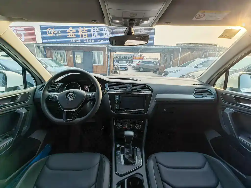 Tiguan L 2018 facelift 330TSI automatic two-wheel drive luxury version купить на сайте DeffCars