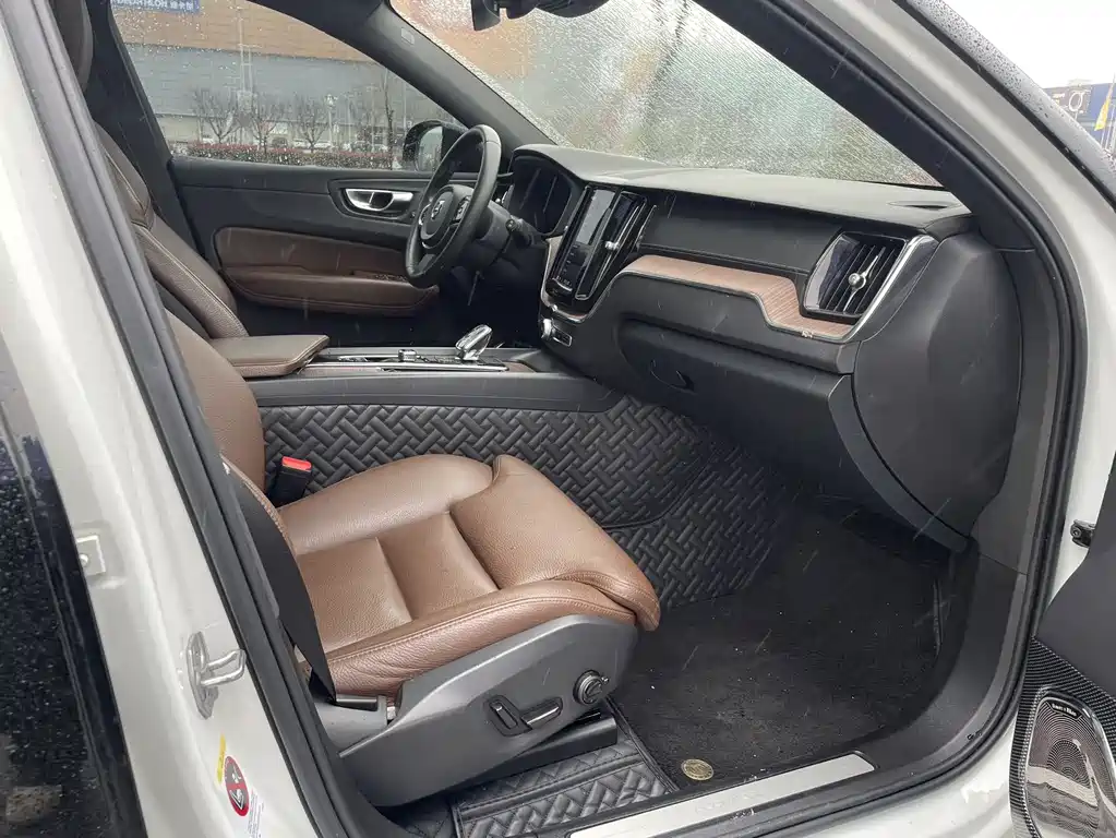 Volvo XC60 plug-in hybrid 2022 T8 plug-in hybrid four-wheel drive Zhiyuan luxury version купить на сайте DeffCars