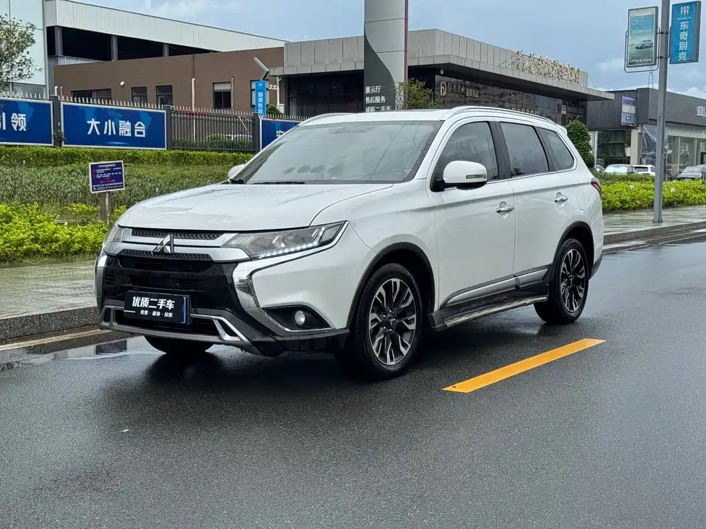 Outlander 2020 2.4L four-wheel drive exclusive version, 5 seats купить на сайте DeffCars