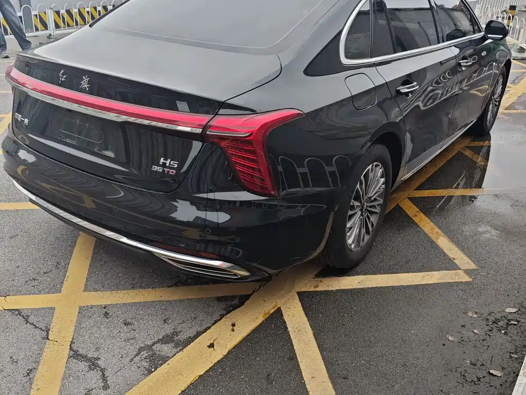 Hongqi H5 2023 1.5T DCT Zhilian Qiyue Edition купить на сайте DeffCars