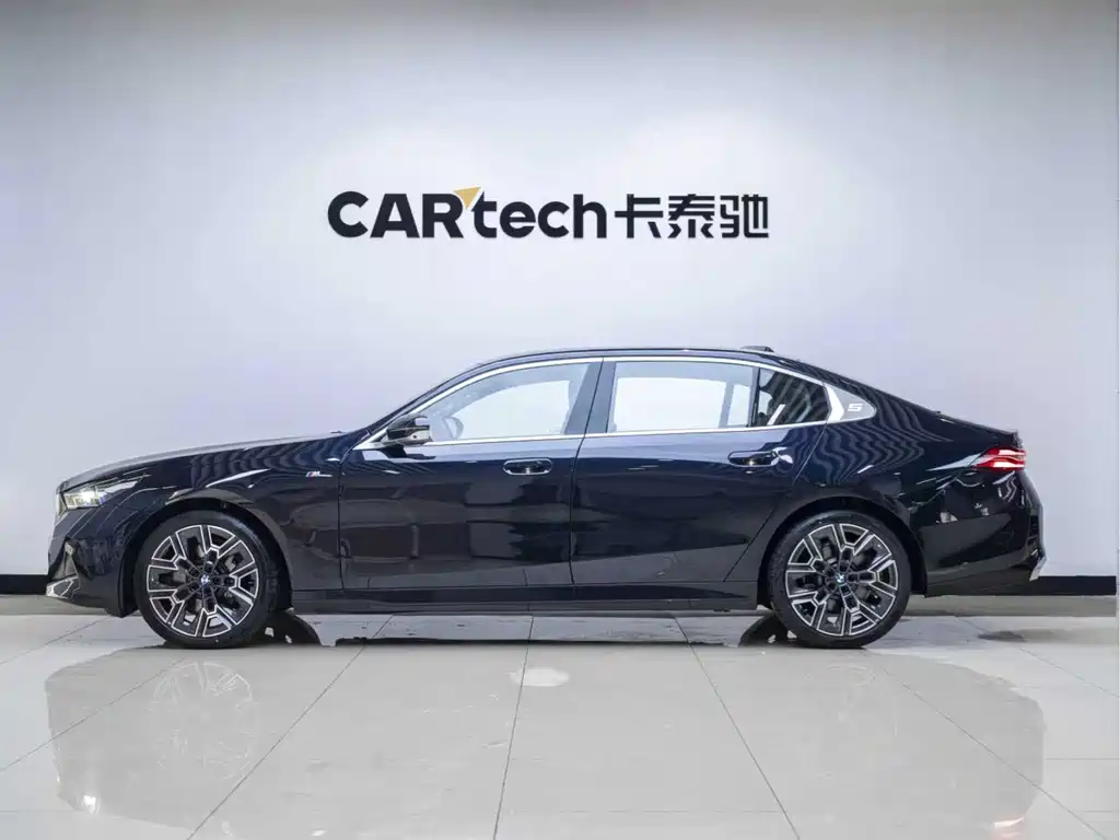 BMW 5 Series 2024 530Li Exclusive M Sports Package купить на сайте DeffCars