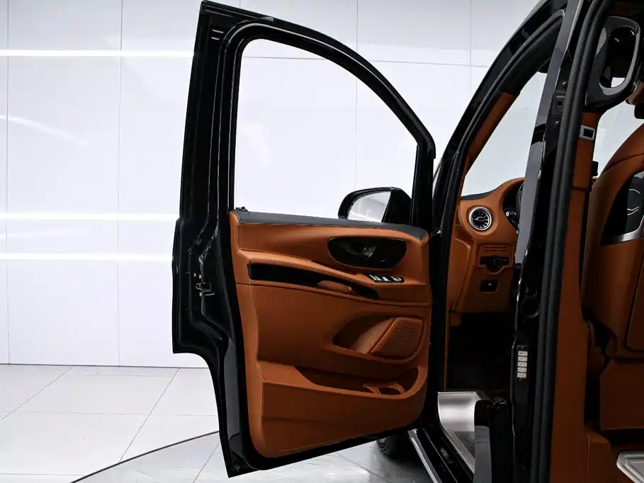 Vito 2023 2.0T Business Edition 7 seats купить на сайте DeffCars