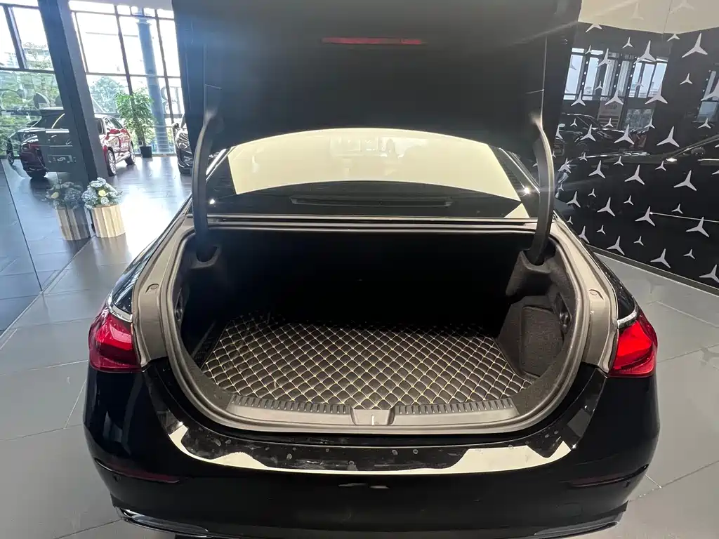 Mercedes-Benz E-Class 2025 E 300 L Luxury Model купить на сайте DeffCars