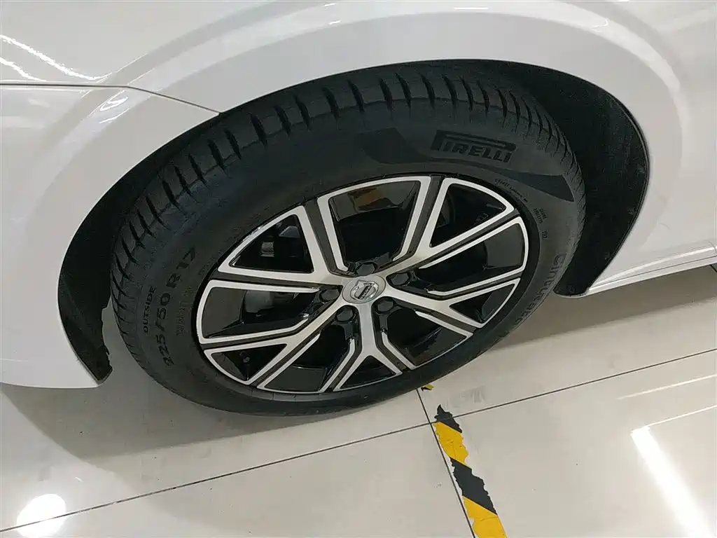 Volvo S60 2023 B4 Zhiyi Luxury Edition купить на сайте DeffCars