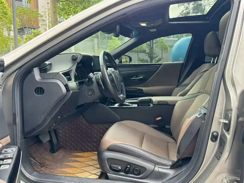 Lexus ES 2022 300h Excellence Edition купить на сайте DeffCars