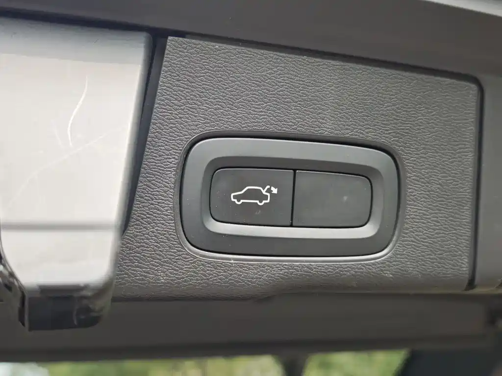 Volvo XC60 2022 B5 four-wheel drive Zhiyi Luxury Edition купить на сайте DeffCars