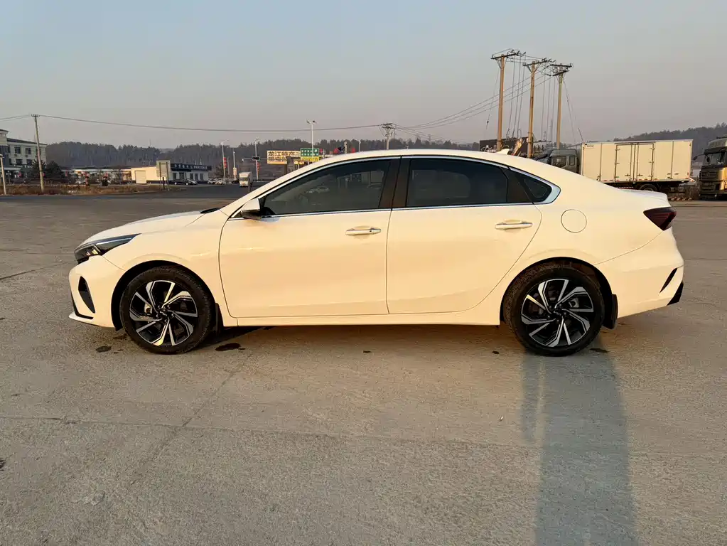 Kia K3 2023 1.5L CVT Premium Edition купить на сайте DeffCars