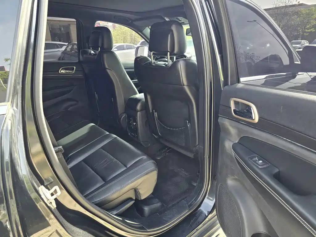 Grand Cherokee (Imported) 2015 3.0L Comfort Navigation Edition купить на сайте DeffCars