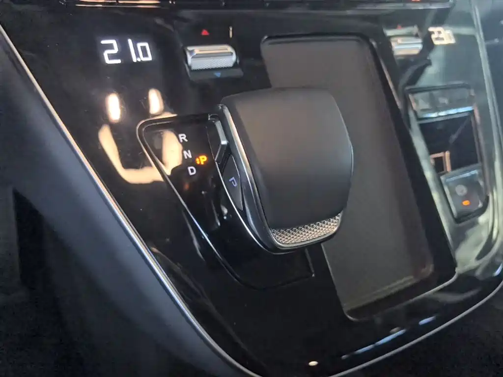 Hongqi HQ9 PHEV 2024 2.0T four-wheel drive business version купить на сайте DeffCars