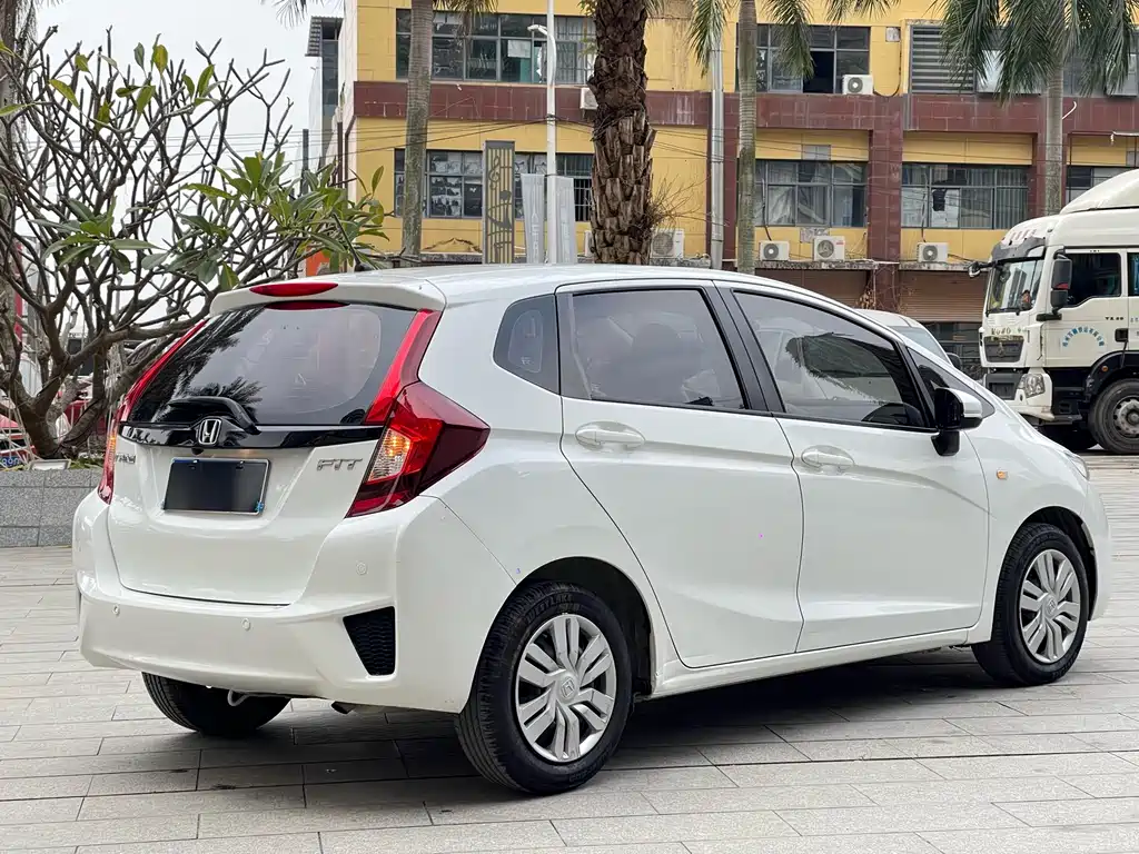 Fit 2016 1.5L LX CVT comfort model купить на сайте DeffCars