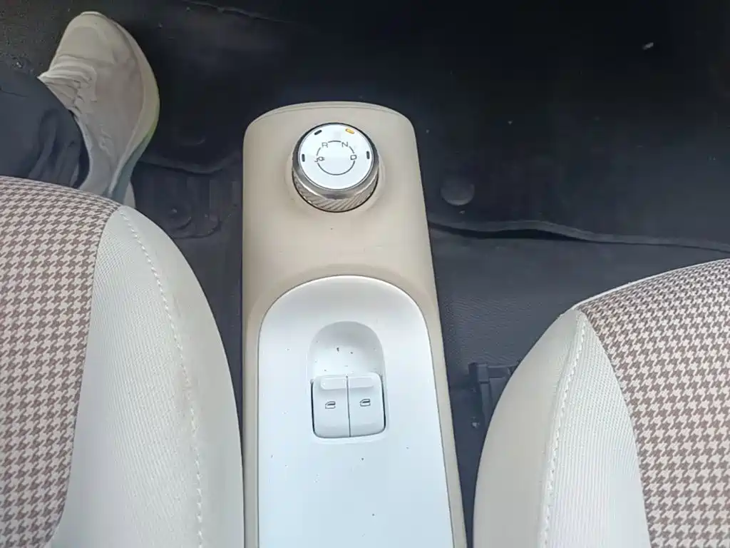 Hongguang MINIEV 2024 third generation 215km advanced version купить на сайте DeffCars