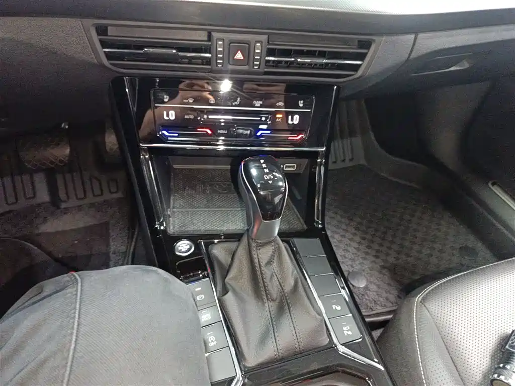 Passat 2023 facelift 330TSI luxury version купить на сайте DeffCars
