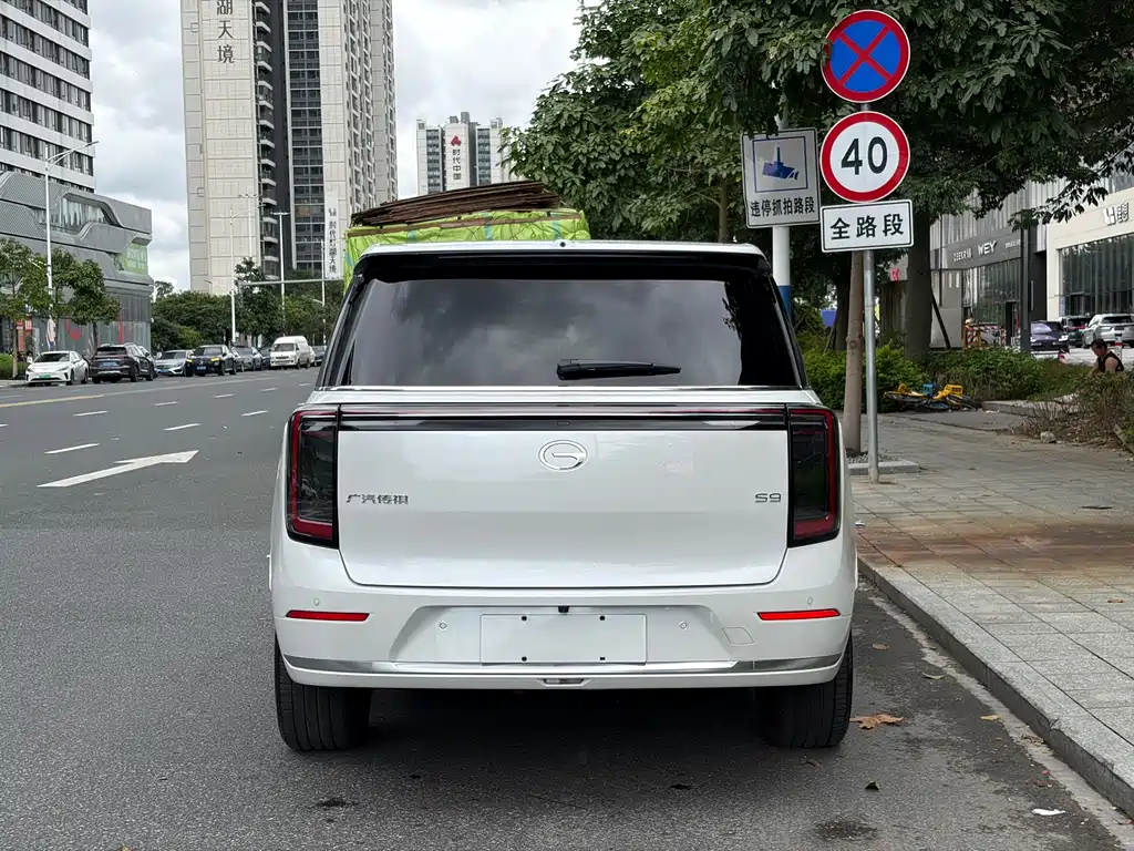Trumpchi Yearning S9 2025 Qiankun UItra 6-seater купить на сайте DeffCars