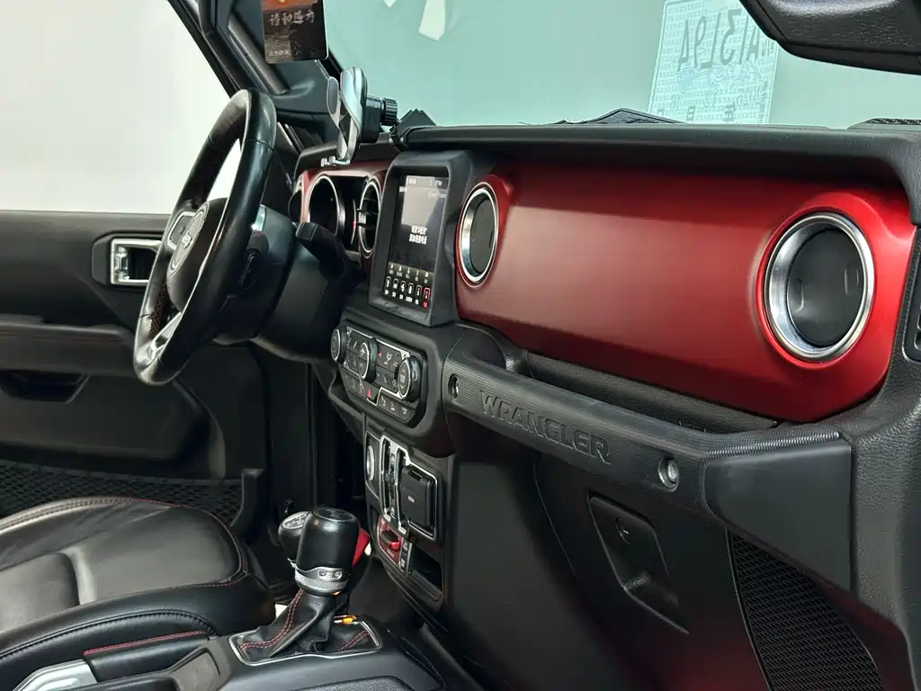 Wrangler 2021 2.0T Robin Hood Four-Door Edition купить на сайте DeffCars