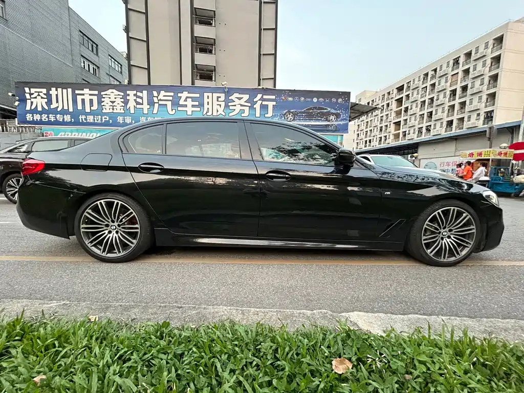 BMW 5 Series 2019 530Li Leading M Sports Package купить на сайте DeffCars