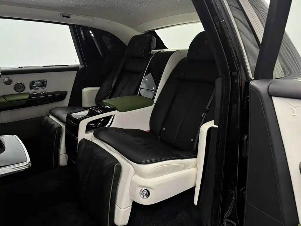 Phantom 2018 6.7T long wheelbase version купить на сайте DeffCars