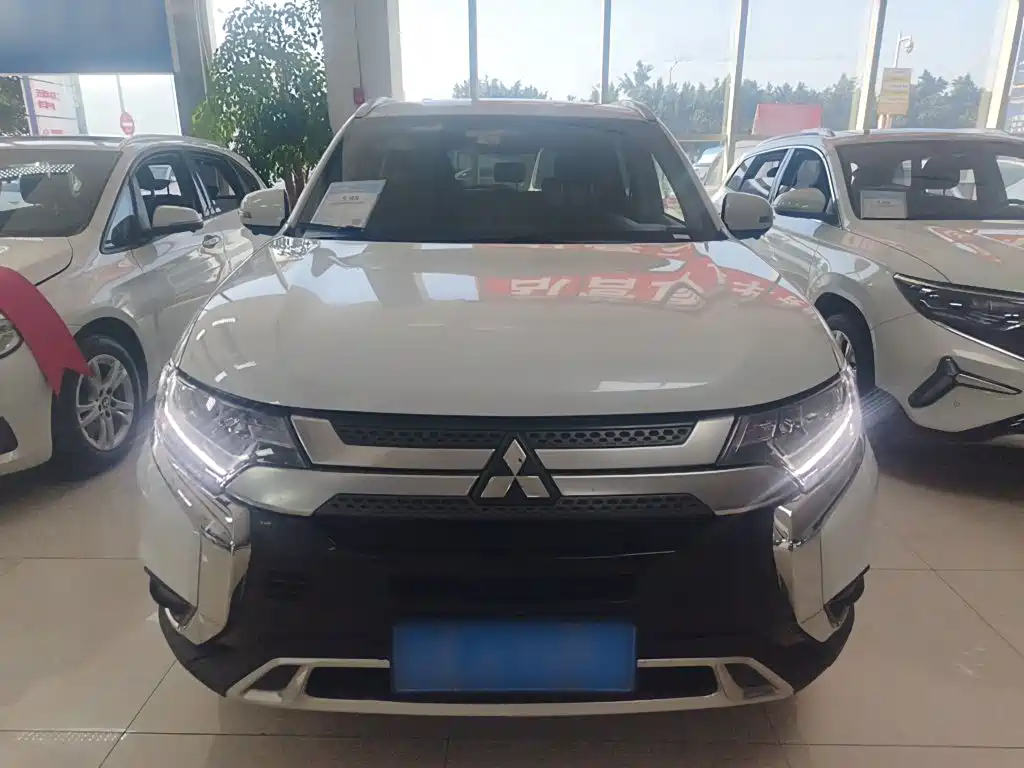 Outlander 2019 2.0L 2WD Enjoyable Edition, 7 seats, National VI купить на сайте DeffCars