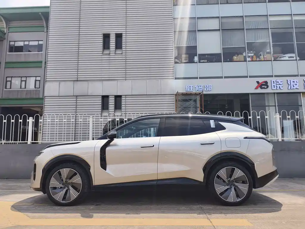 Lynk & Co 08 EM-P 2023 220km four-wheel drive performance Halo купить на сайте DeffCars