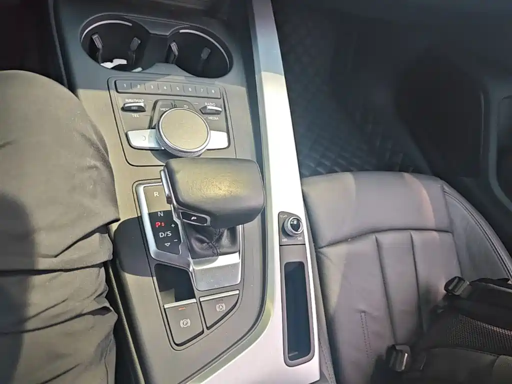 Audi A4L 2019 40 TFSI Fashion Type National VI купить на сайте DeffCars
