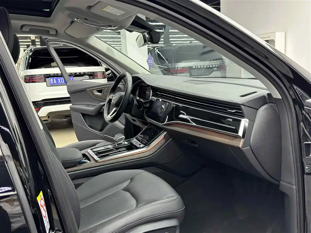 Audi Q7 2023 55 TFSI quattro S line sports купить на сайте DeffCars