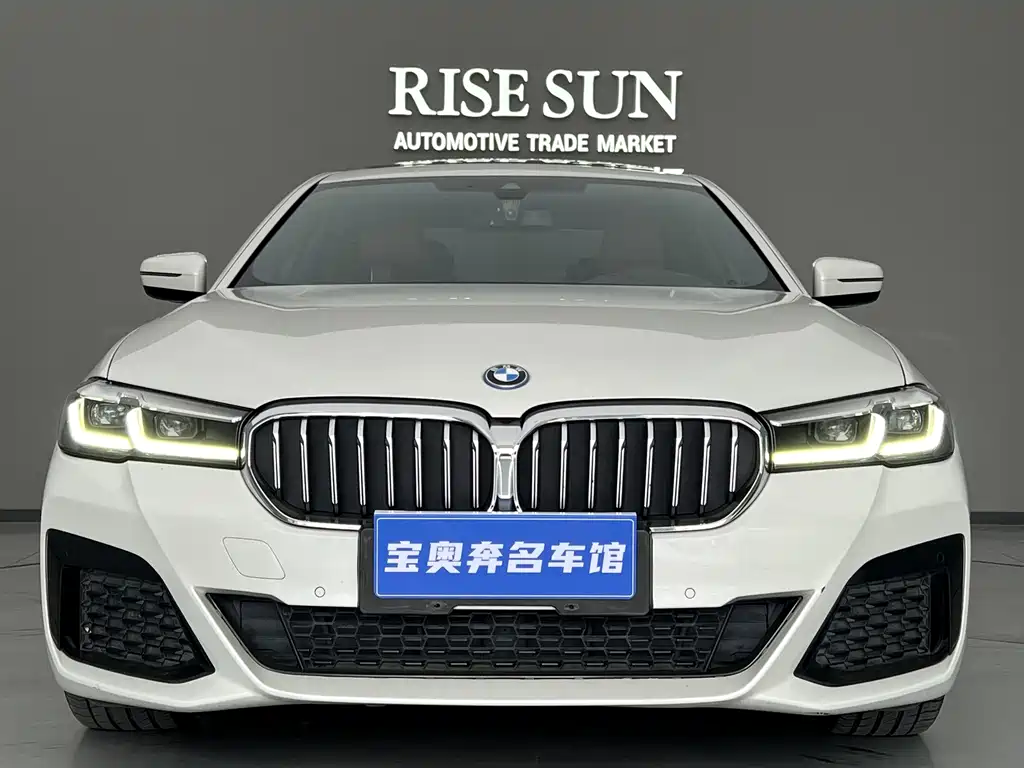 BMW 5 Series New Energy 2022 535Le M Sports Package купить на сайте DeffCars