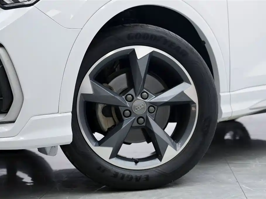 Audi Q3 2020 40 TFSI Fashionable and Dynamic купить на сайте DeffCars