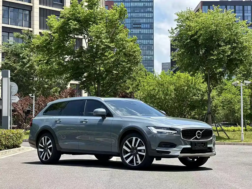 Volvo V90 2022 Cross Country B5 AWD Smart Edition купить на сайте DeffCars