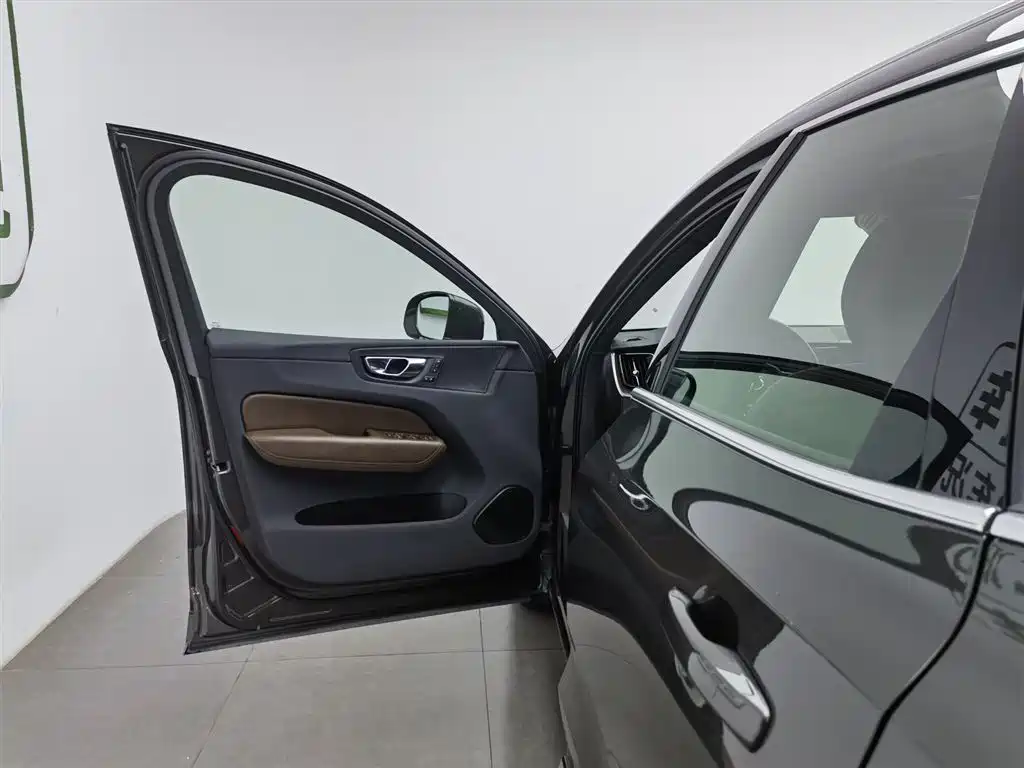 Volvo XC60 2021 T5 four-wheel drive Zhiyuan Deluxe Edition купить на сайте DeffCars