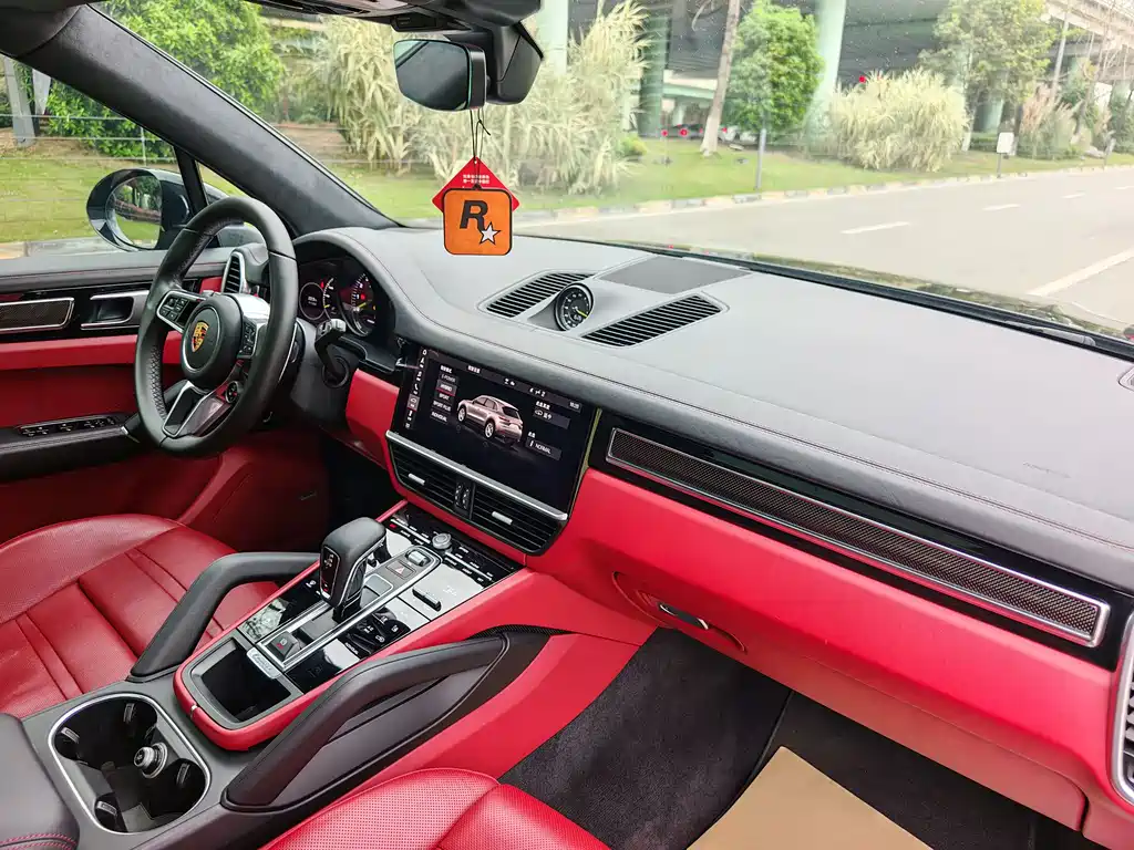Cayenne New Energy 2021 Cayenne E-Hybrid 2.0T купить на сайте DeffCars