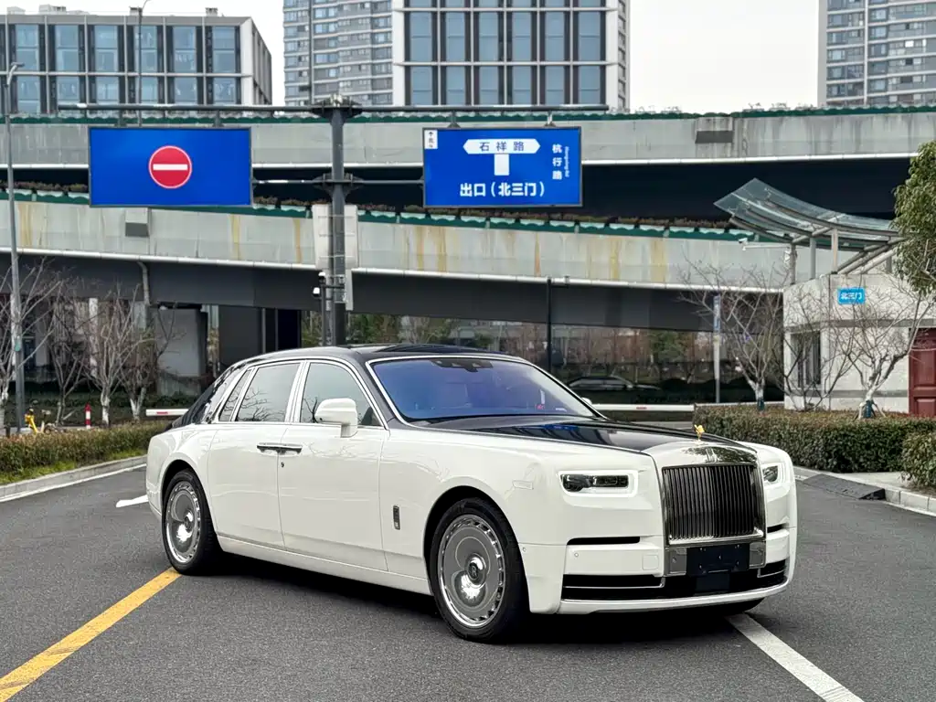 Phantom 2018 6.7T standard wheelbase version купить на сайте DeffCars