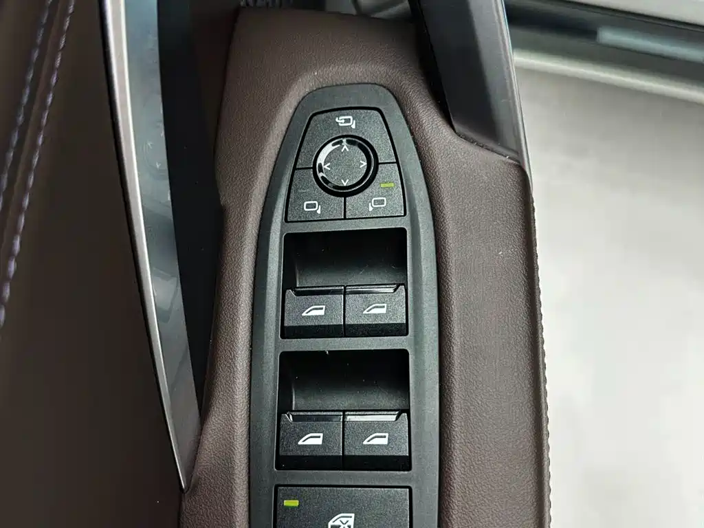 BMW X1 2023 sDrive20Li X Design Package купить на сайте DeffCars