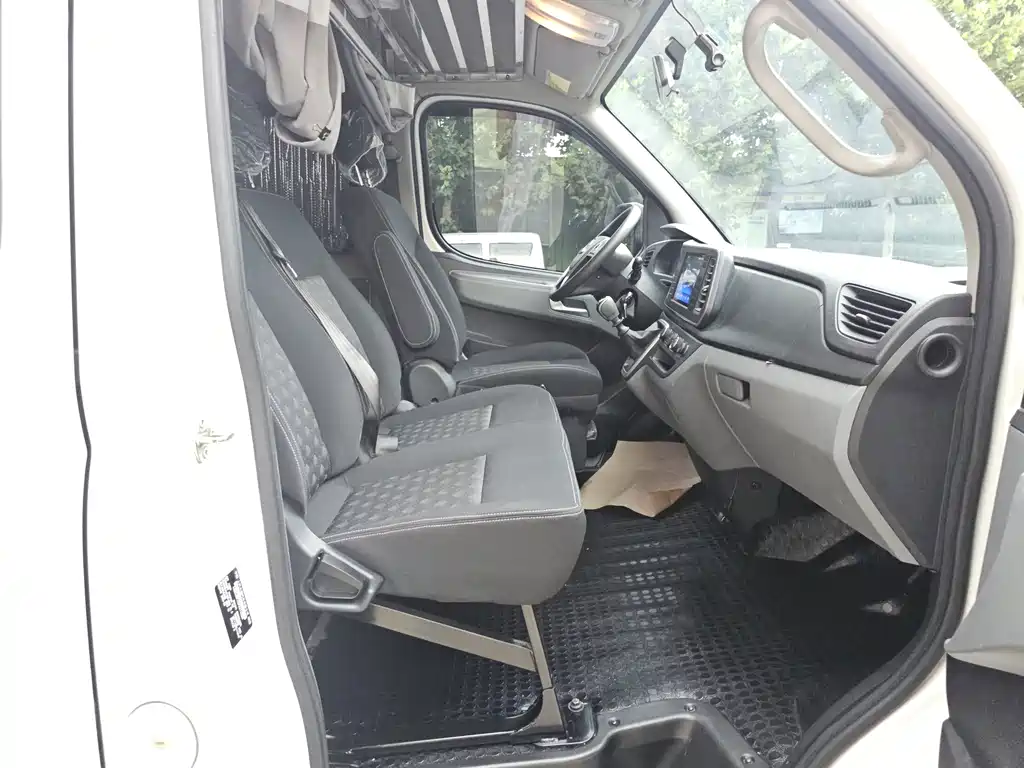 V80 2025 PRO Ao Yuntong 2.0T manual short shaft mid-top 5/6 seats купить на сайте DeffCars