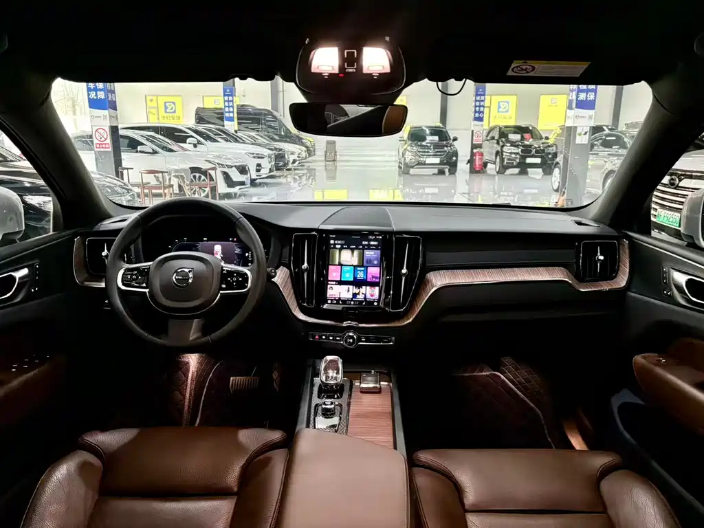 Volvo XC60 2023 B5 four-wheel drive Zhiyuan Deluxe Edition купить на сайте DeffCars