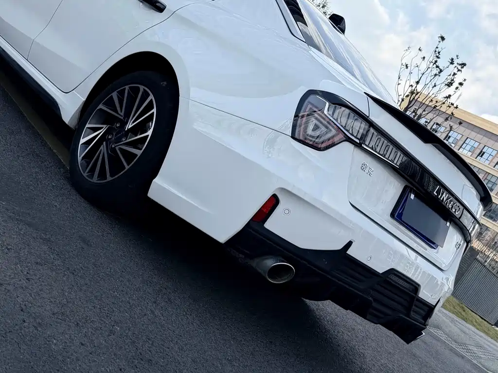 Lynk & Co 03 2021 1.5TD DCT Plus купить на сайте DeffCars