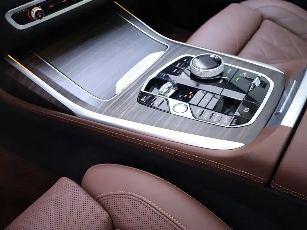 BMW X7 2023 xDrive40i Leading Luxury Package купить на сайте DeffCars