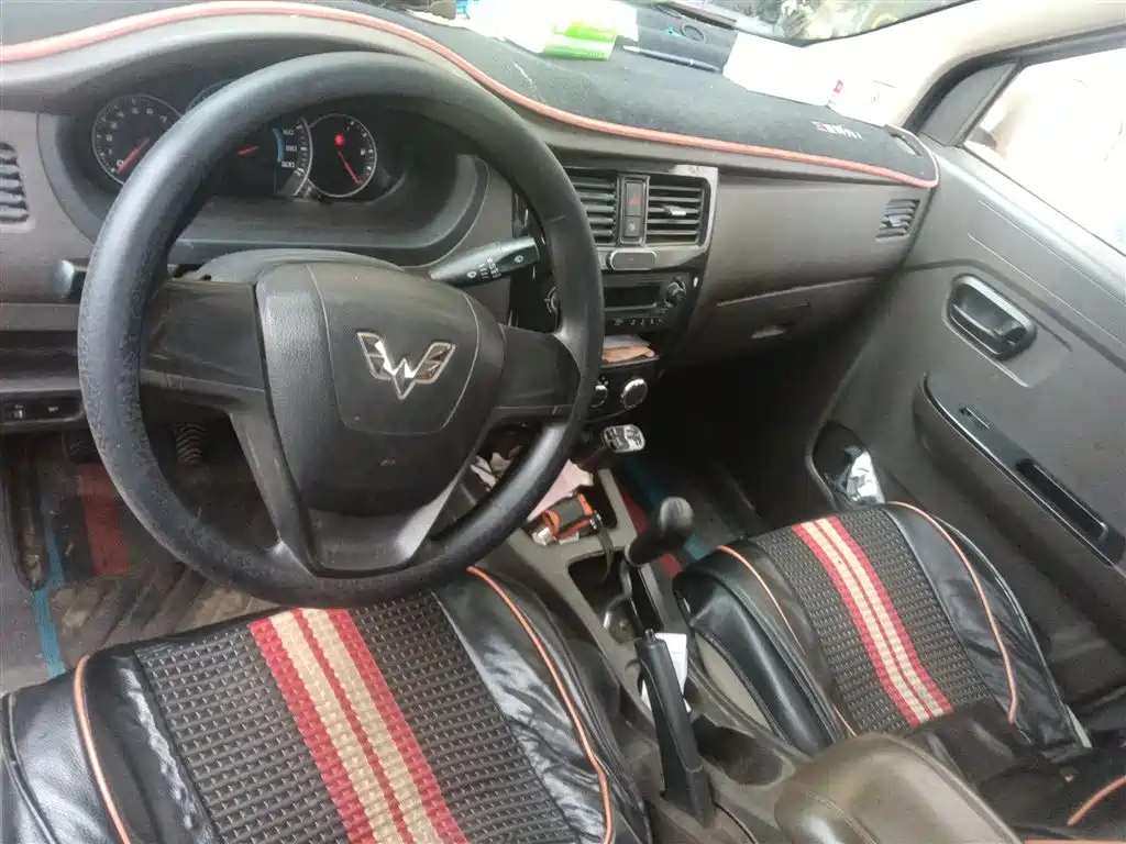 Wuling Rongguang V 2016 1.5L standard model купить на сайте DeffCars