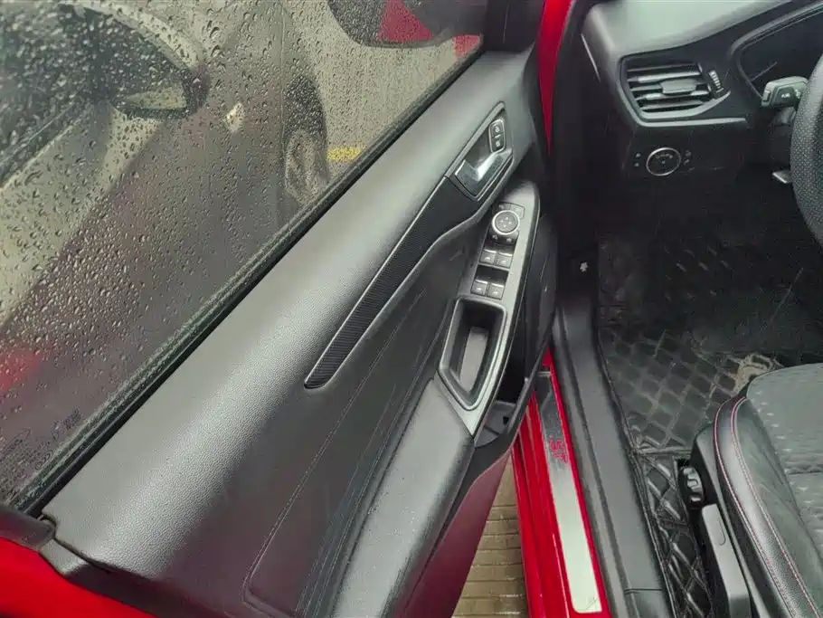 Focus 2020 Hatchback EcoBoost 180 Automatic ST Line купить на сайте DeffCars