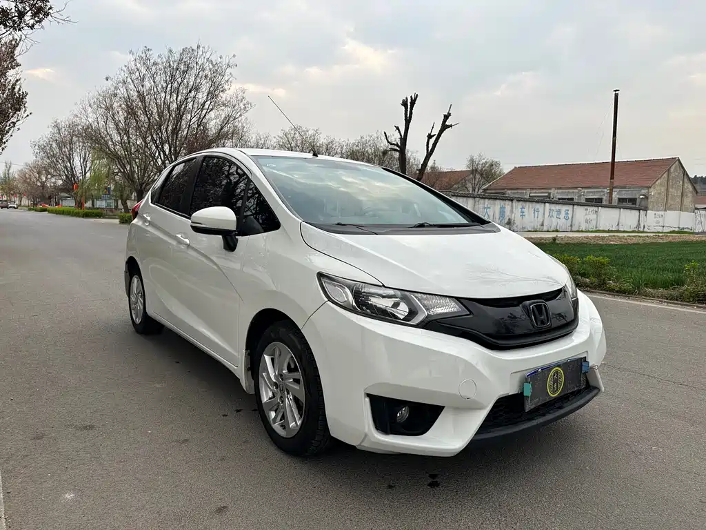 Fit 2016 1.5L SE CVT fashion model купить на сайте DeffCars