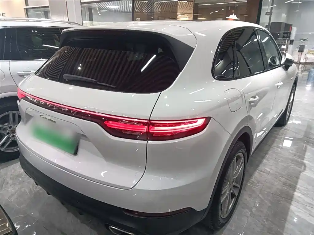 Cayenne New Energy 2021 Cayenne E-Hybrid 2.0T купить на сайте DeffCars