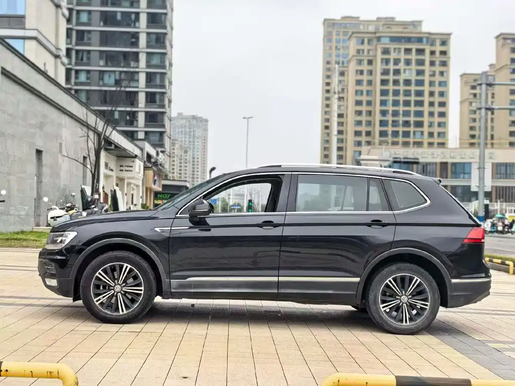 Tiguan L 2020 330TSI automatic two-wheel drive panoramic comfort version National VI купить на сайте DeffCars
