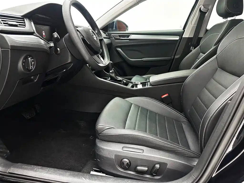 Superb 2023 facelift TSI280 DSG exclusive version купить на сайте DeffCars