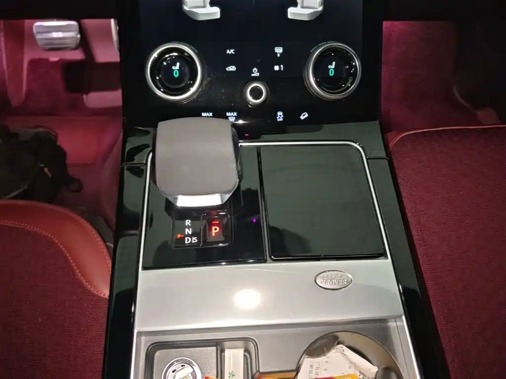 Range Rover Velar 2022 250PS Glitter Gold Collector’s Edition купить на сайте DeffCars